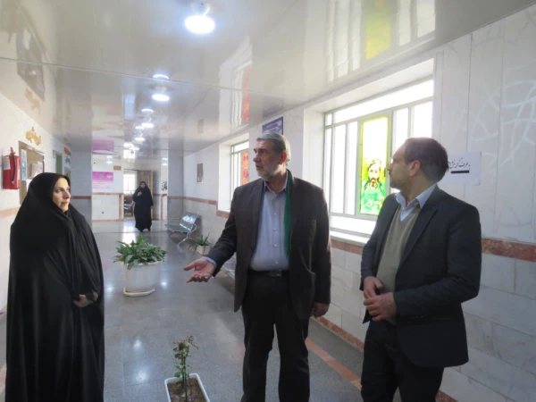 بازدید مدیر کل آموزش و پرورش استان و تعدادی از روند اجرایی این مصاحبه 20