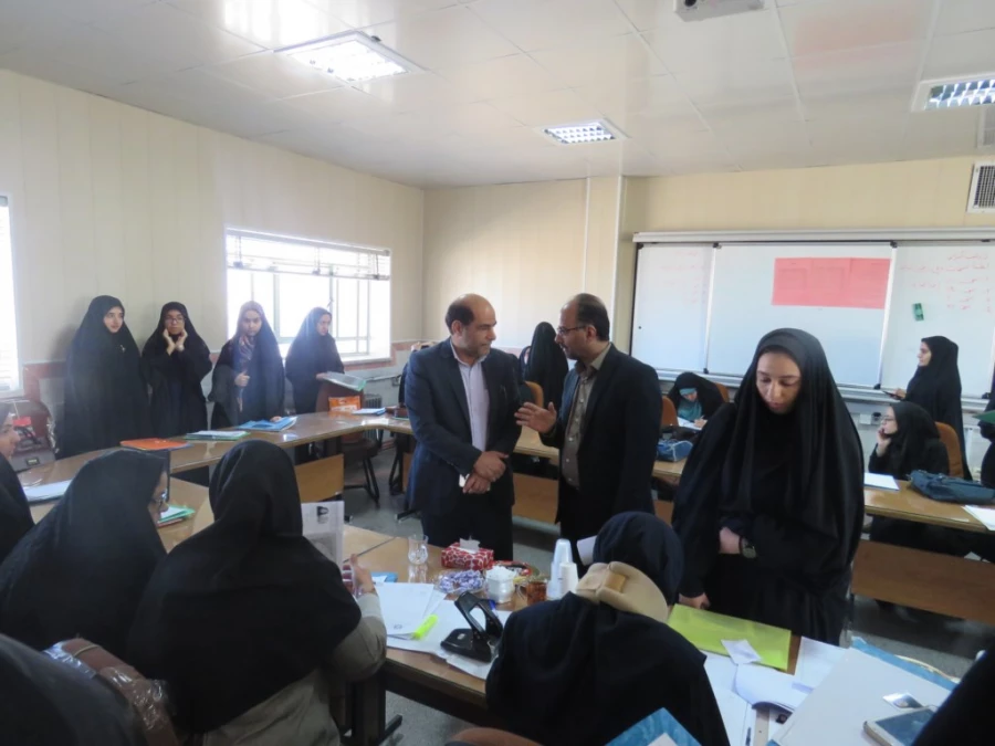 بازدید مدیر کل آموزش و پرورش استان و تعدادی از روند اجرایی این مصاحبه 21