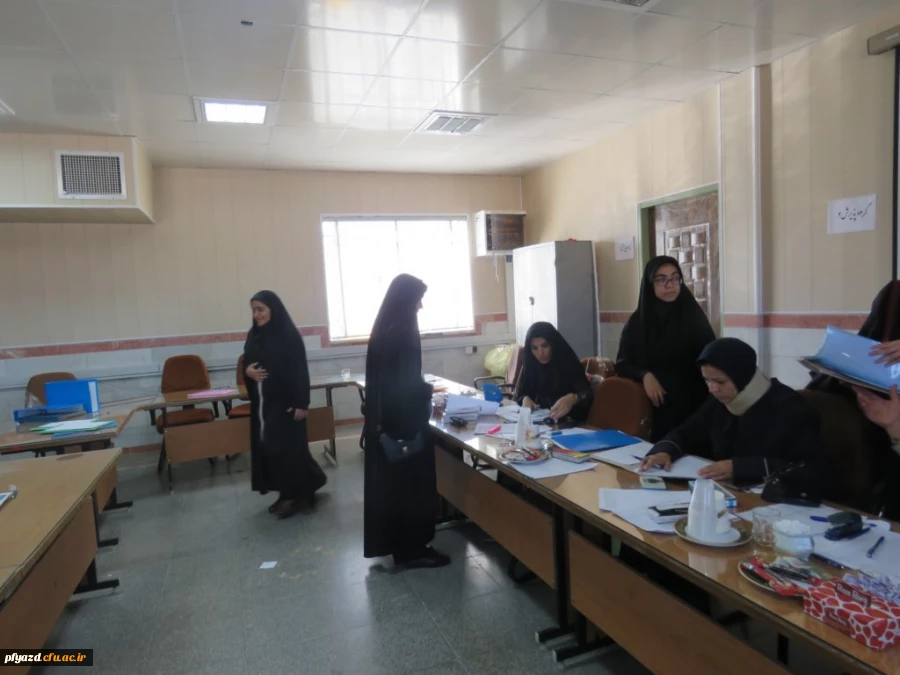 بازدید مدیر کل آموزش و پرورش استان و تعدادی از روند اجرایی این مصاحبه 34