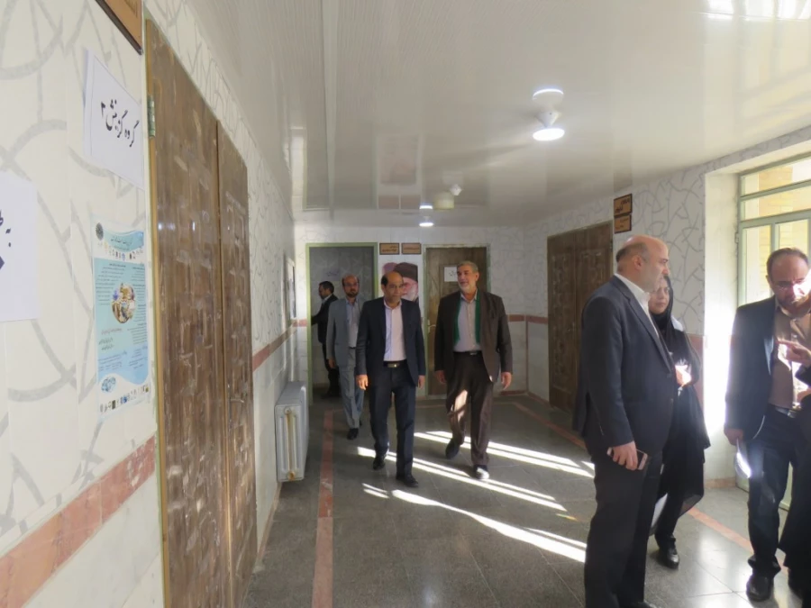 بازدید مدیر کل آموزش و پرورش استان و تعدادی از مسئولین از روند اجرایی مصاحبه تکمیل ظرفیت 97 4