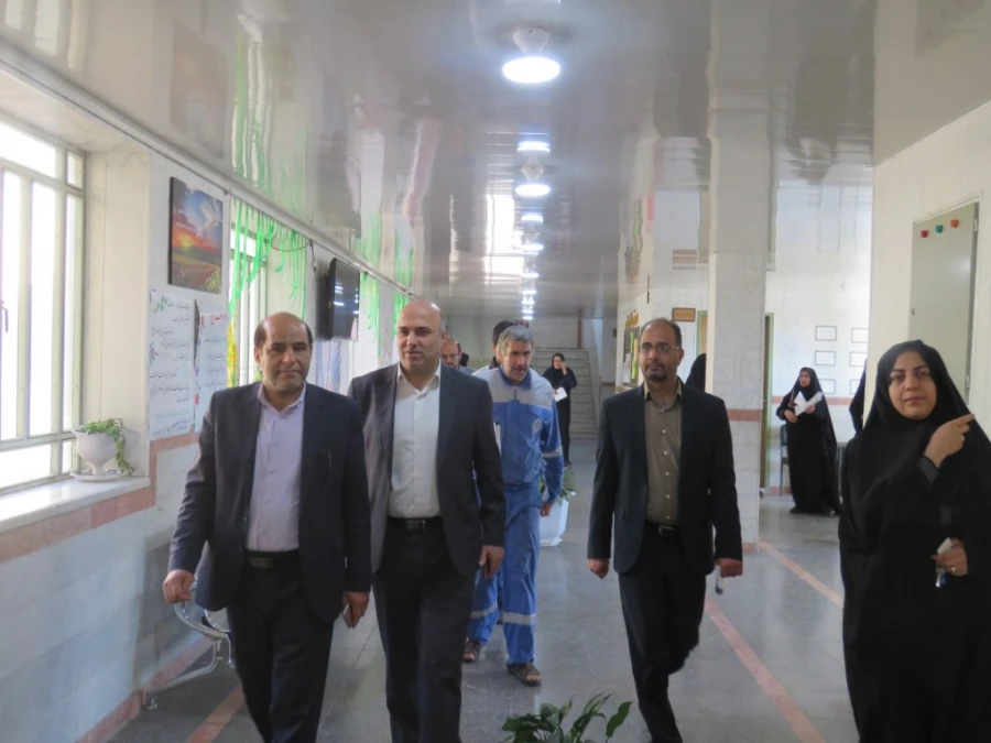 بازدید مدیر کل آموزش و پرورش استان و تعدادی از مسئولین از روند اجرایی مصاحبه تکمیل ظرفیت 97 8