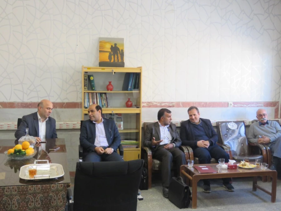 بازدید مدیر کل آموزش و پرورش استان و تعدادی از مسئولین از روند اجرایی مصاحبه تکمیل ظرفیت 97 10