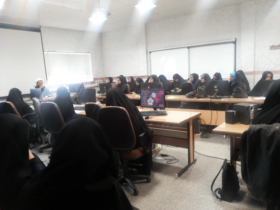 نشست پیرامون موضوع پوشش اسلامی ،ایرانی 3