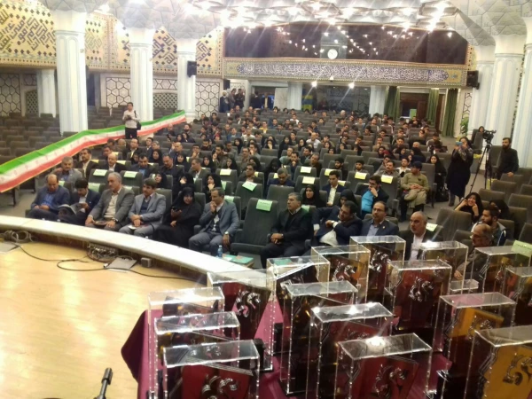 تقدیر از برگزیدگان هفته پژوهش و سومین جشنواره پویش دانشجویی 4