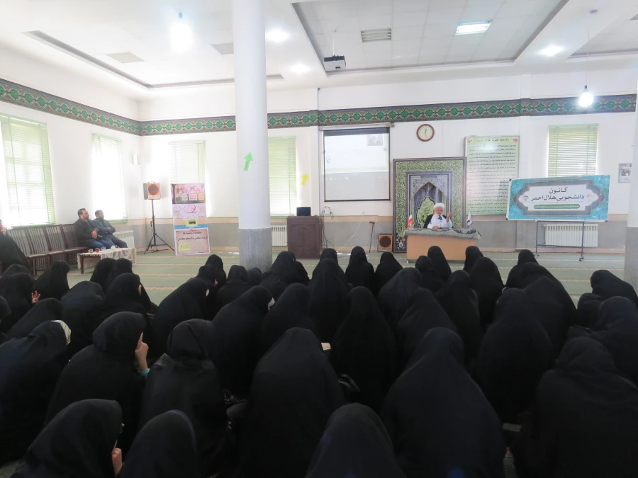 حضور حضرت آیت الله ناصری امام جمعه یزد ونماینده ولی فقیه در پردیس 3