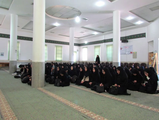 آشنایی دانشجو معلمان پردیس با خدمات نوین انتقال خون
 2