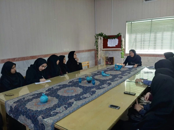 به همت کانون ادبی پردیس جلسات حافظ خوانی برگزار شد. 2