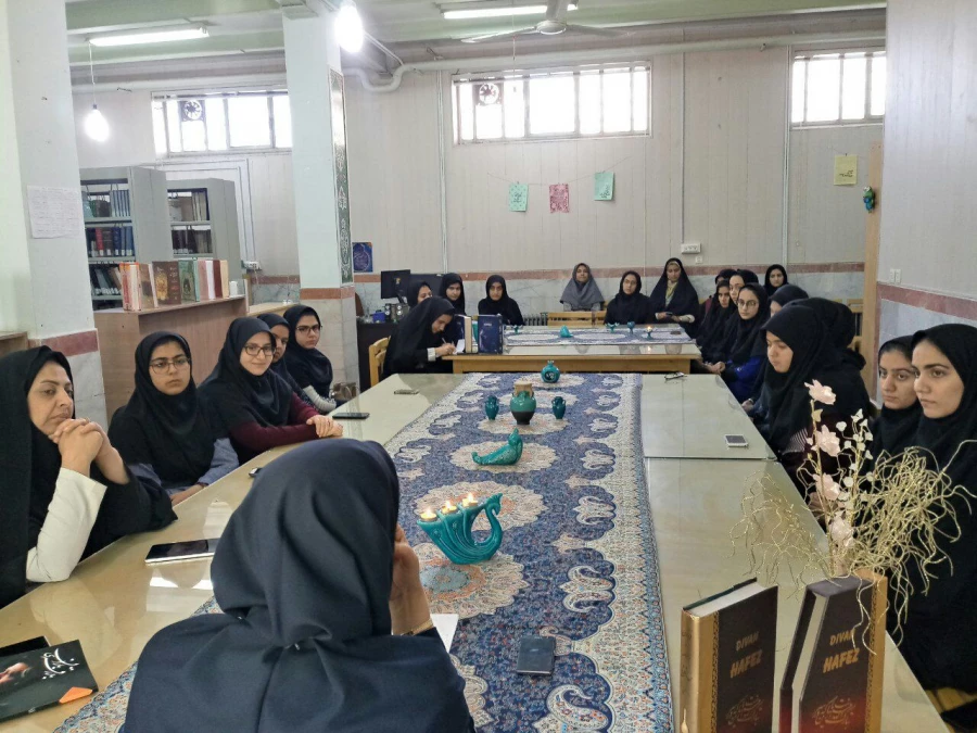 به همت کانون ادبی پردیس جلسات حافظ خوانی برگزار شد. 3