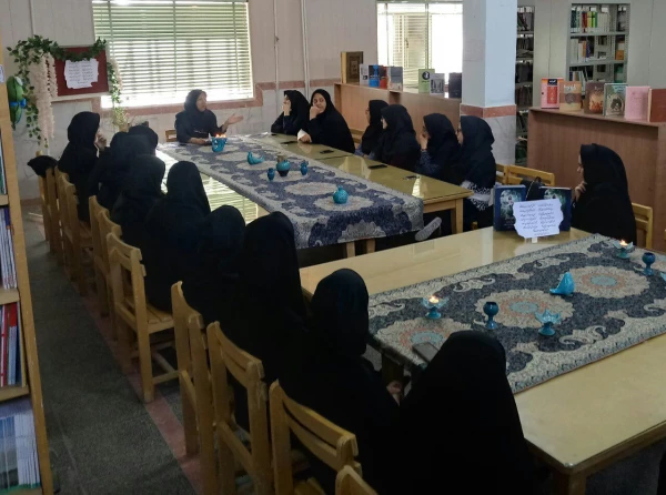 به همت کانون ادبی پردیس جلسات حافظ خوانی برگزار شد. 4