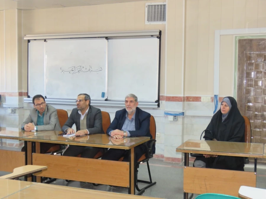 جلسه مسئولین گزینش با جمعی از دانشجویان ورودی 94 3