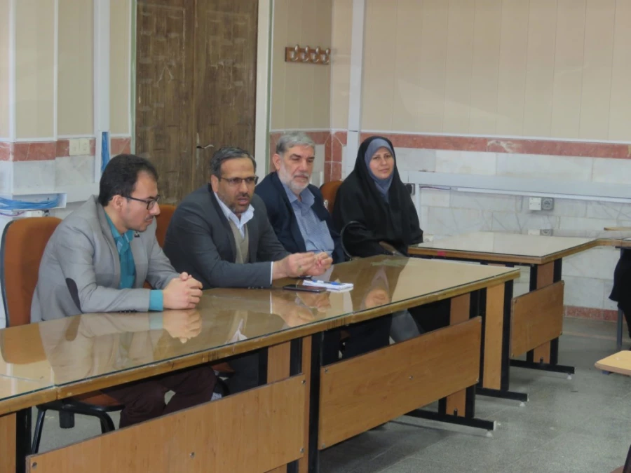 جلسه مسئولین گزینش با جمعی از دانشجویان ورودی 94 4