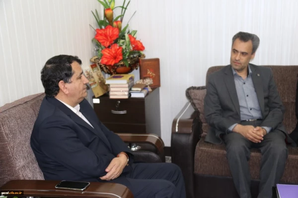 در دیدار مسئولین دانشگاه فرهنگیان استان با معاون سیاسی امنیتی استانداری یزد مطرح شد:
اعلام حمایت معاون سیاسی امنیتی استانداری یزد از رسالت های دانشگاه فرهنگیان
 2