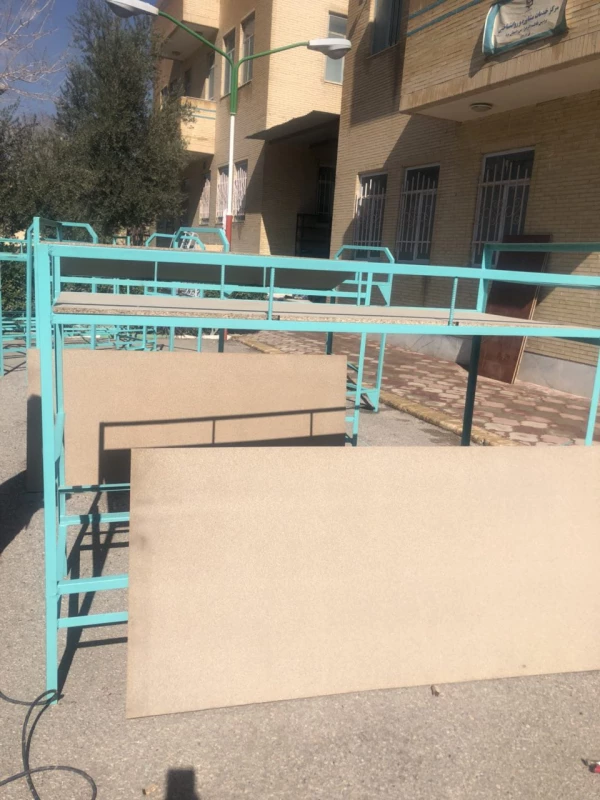 تخت در خوابگاه