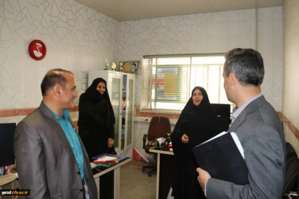 دیدار مدیر استانی دانشگاه فرهنگیان یزد با کارکنان واحدهای مختلف پردیس فاطمه الزهرا(س) 7