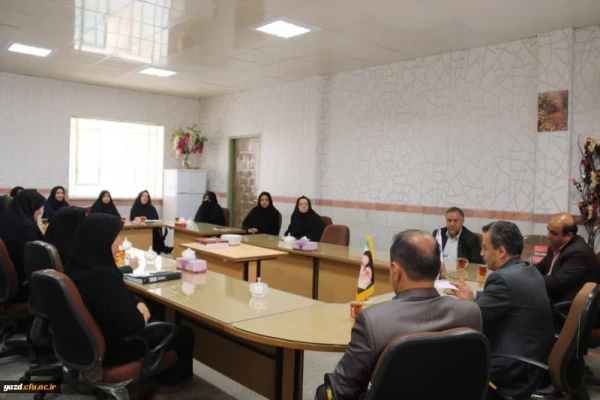 دیدار مدیر استانی دانشگاه فرهنگیان یزد با کارکنان واحدهای مختلف پردیس فاطمه الزهرا(س) 8