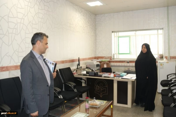 دیدار مدیر استانی دانشگاه فرهنگیان یزد با کارکنان واحدهای مختلف پردیس فاطمه الزهرا(س) 9