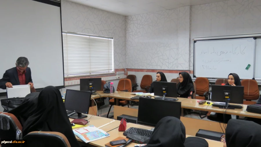 تقدیر و تجلیل از اساتید گرامی در هفته گرامیداشت معلم 4