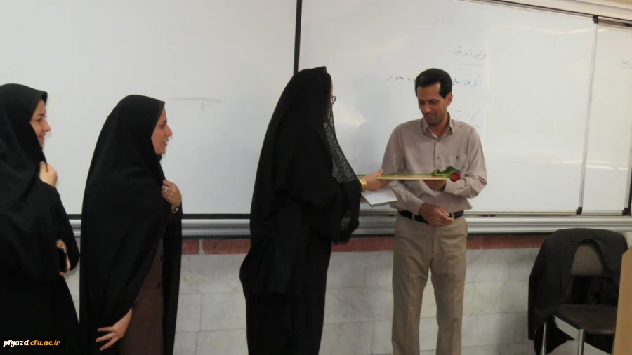 تقدیر و تجلیل از اساتید گرامی در هفته گرامیداشت معلم 7