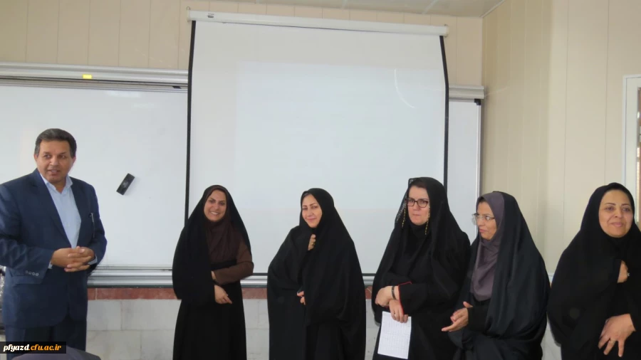 تقدیر و تجلیل از اساتید گرامی در هفته گرامیداشت معلم 8