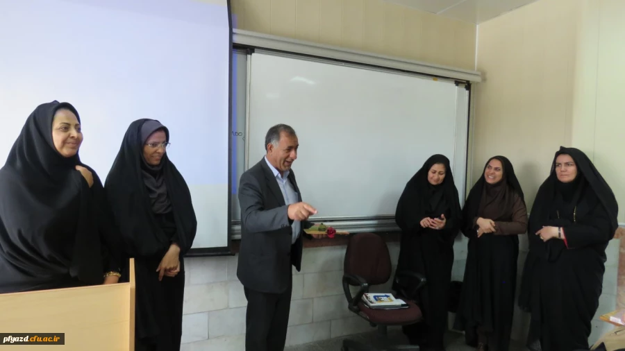 تقدیر و تجلیل از اساتید گرامی در هفته گرامیداشت معلم 12