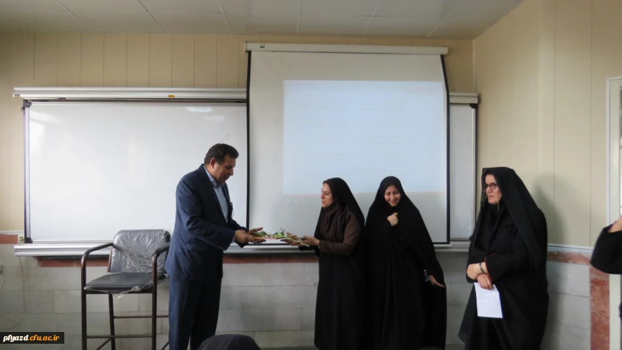 تقدیر و تجلیل از اساتید گرامی در هفته گرامیداشت معلم 15