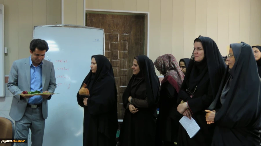 تقدیر و تجلیل از اساتید گرامی در هفته گرامیداشت معلم 16