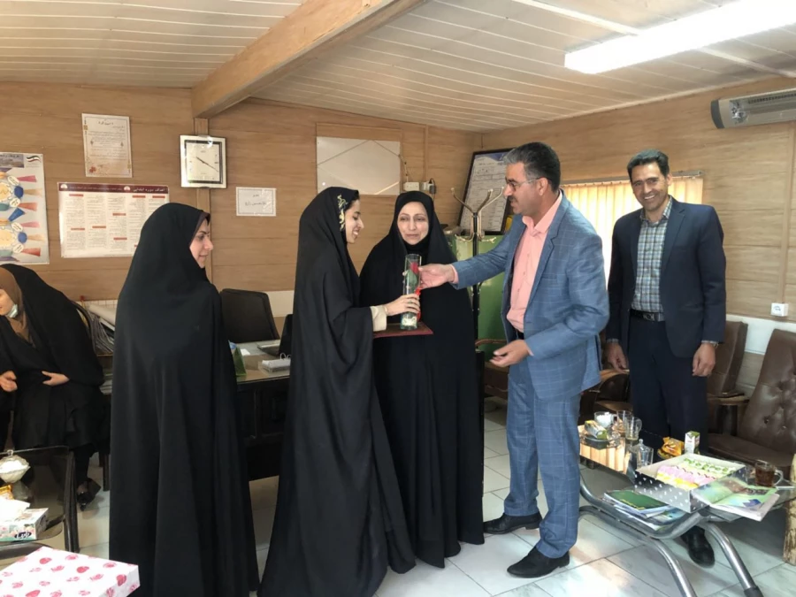 تقدیر و تجلیل از دانش آموخته برتر پردیس فاطمه الزهرا (س) در هفته آموزش 3