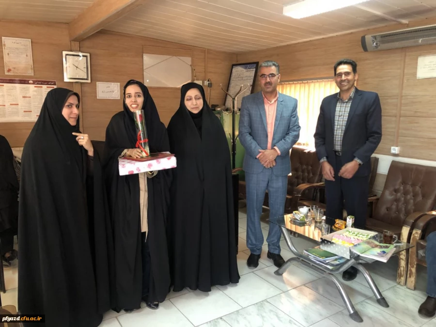 تقدیر و تجلیل از دانش آموخته برتر پردیس فاطمه الزهرا (س) در هفته آموزش 4