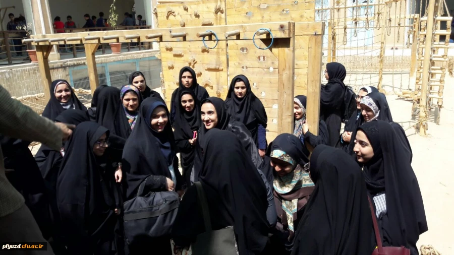 تقدیر و تجلیل از دانش آموخته برتر پردیس فاطمه الزهرا (س) در هفته آموزش 5