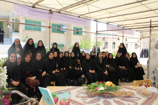 بازدید جناب آقای میرمعینی مدیر کل فرهنگی سازمان مرکزی از بازارچه دانشجویی 3