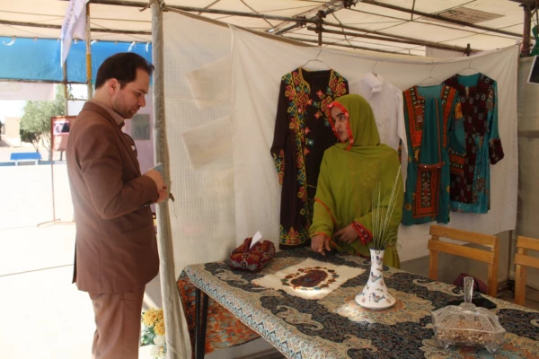 بازدید جناب آقای میرمعینی مدیر کل فرهنگی سازمان مرکزی از بازارچه دانشجویی 4