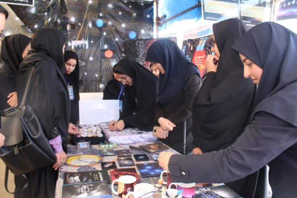 بازدید جناب آقای میرمعینی مدیر کل فرهنگی سازمان مرکزی از بازارچه دانشجویی 5