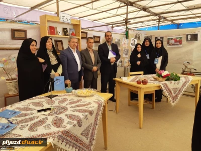 بازدید جناب آقای میرمعینی مدیر کل فرهنگی سازمان مرکزی از بازارچه دانشجویی