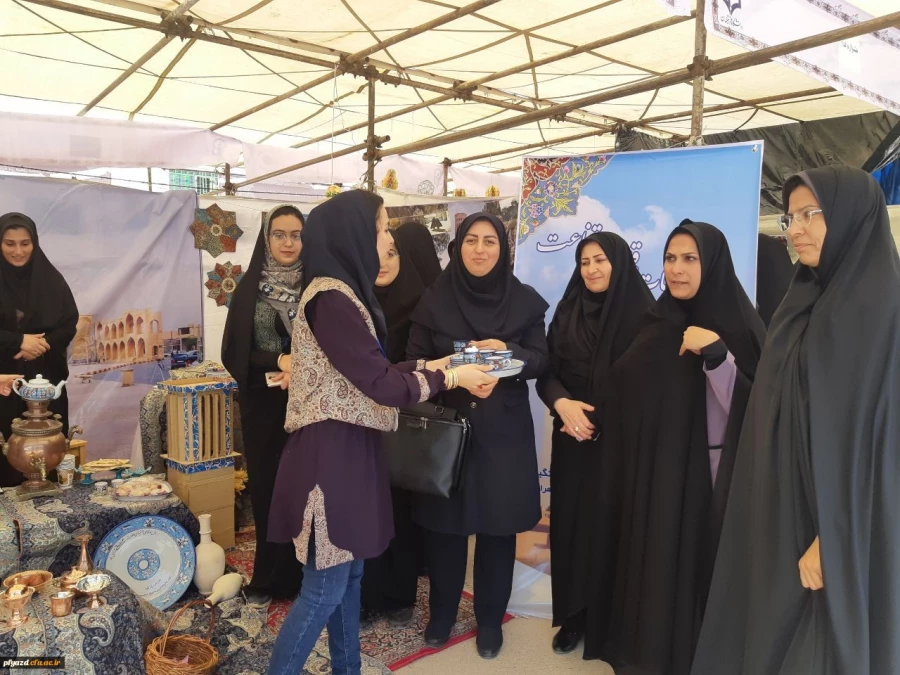 بازدید جناب آقای میرمعینی مدیر کل فرهنگی سازمان مرکزی از بازارچه دانشجویی 8