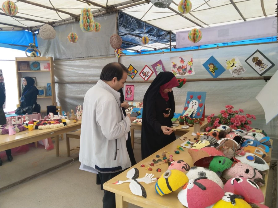 بازدید دکتر کاوه مدیر کل امور اجتماعی سازمان مرکزی از بازارچه دانشجویی  3