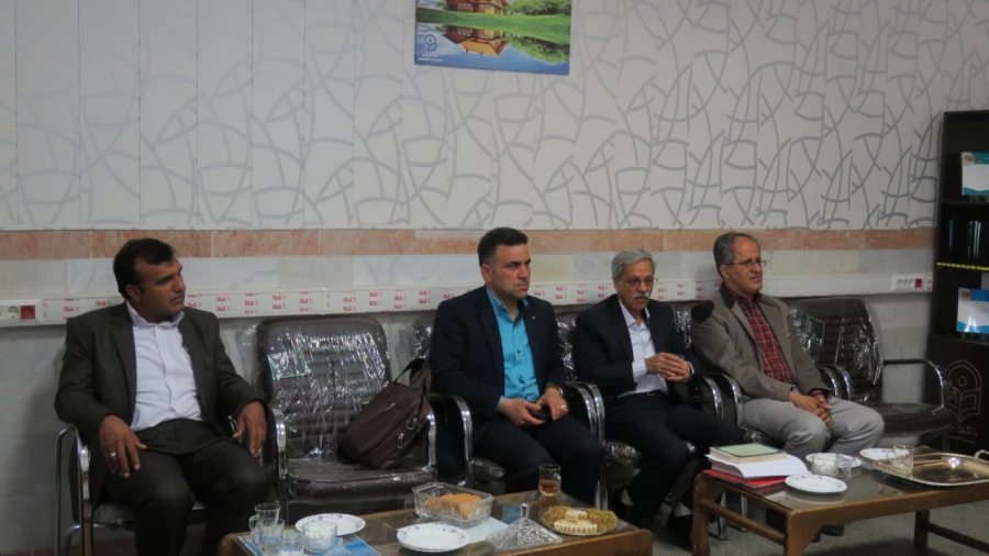 تقدیر و تجلیل از اساتید گرامی در هفته آموزش و گرامیداشت مقام معلم 3