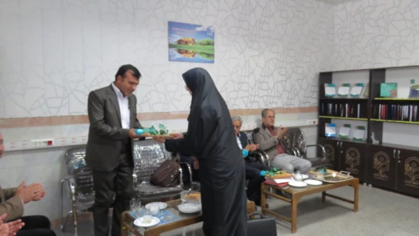 تقدیر و تجلیل از اساتید گرامی در هفته آموزش و گرامیداشت مقام معلم 6