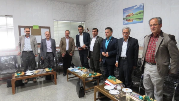 تقدیر و تجلیل از اساتید گرامی در هفته آموزش و گرامیداشت مقام معلم 8