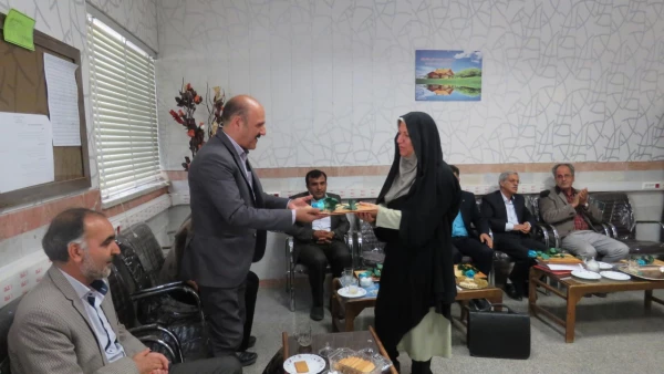 تقدیر و تجلیل از اساتید گرامی در هفته آموزش و گرامیداشت مقام معلم 9