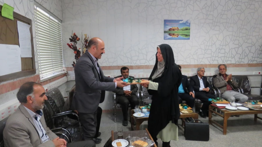 تقدیر و تجلیل از اساتید گرامی در هفته آموزش و گرامیداشت مقام معلم 9