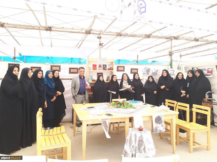 سومین کافه کتاب دانشجویی تحت عنوان "توتوچان دخترکی آن سوی پنجره" برگزارشد 2