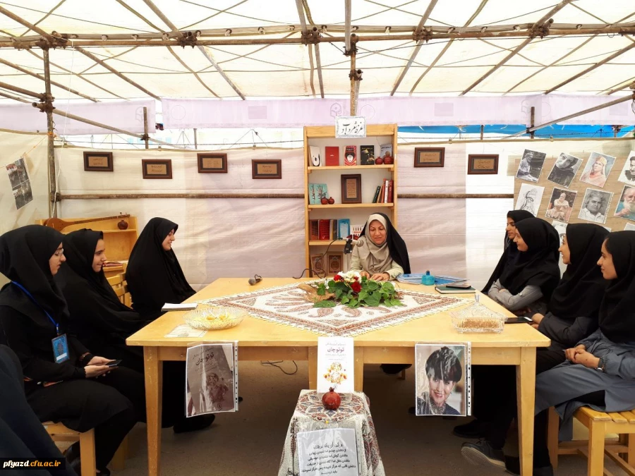 سومین کافه کتاب دانشجویی تحت عنوان "توتوچان دخترکی آن سوی پنجره" برگزارشد 4