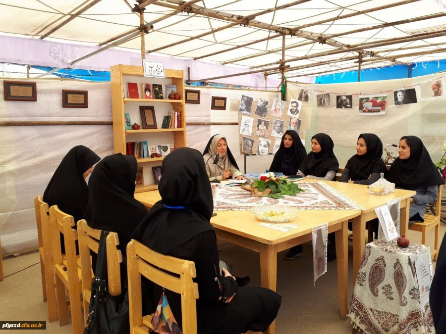 سومین کافه کتاب دانشجویی تحت عنوان "توتوچان دخترکی آن سوی پنجره" برگزارشد 10