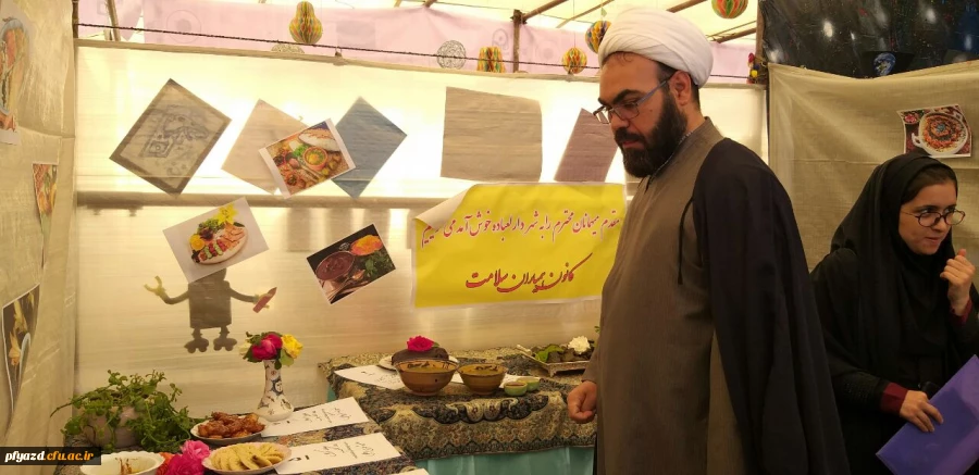 بازدید جناب آقای میرمعینی مدیر کل فرهنگی سازمان مرکزی از بازارچه دانشجویی 10