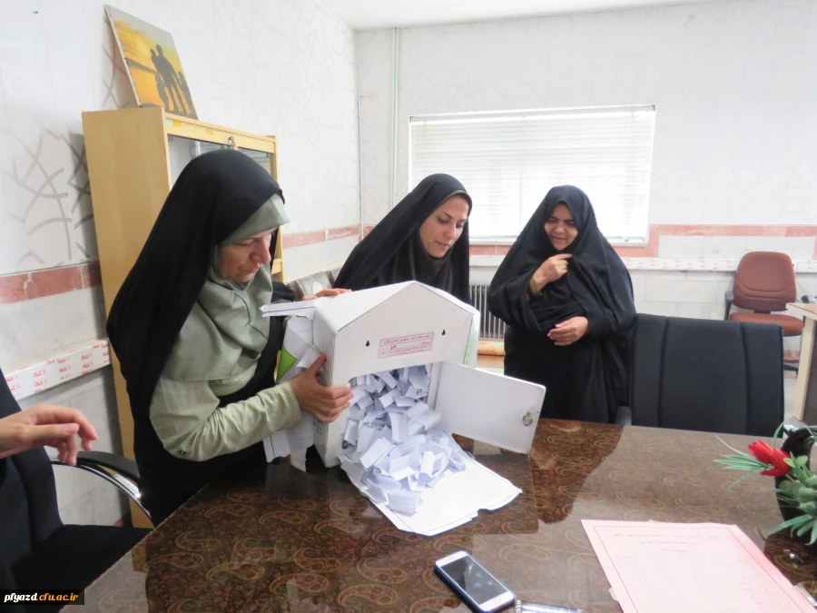 انتخابات شورای صنفی با حضور فعال و مشارکت دانشجومعلمان پردیس برگزار شد 2