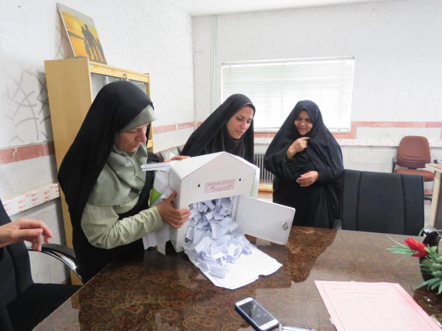 انتخابات شورای صنفی با حضور فعال و مشارکت دانشجومعلمان پردیس برگزار شد 8