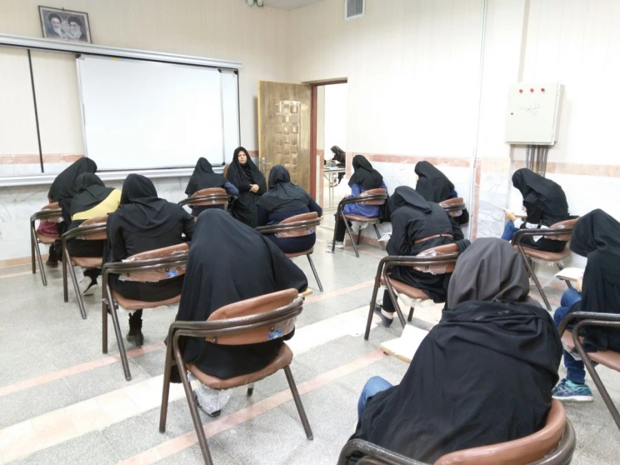 برگزاری امتحانات پایان نیمسال دوم 98-97پردیس فاطمه الزهرا(س)  10