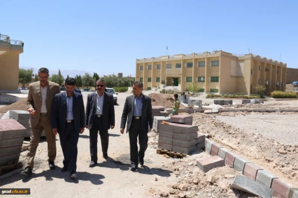 بازدید رئیس سازمان مدیریت و برنامه ریزی استان از پردیس حضرت فاطمه الزهرا (س) یزد 5