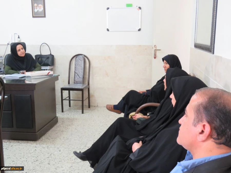 دیدار سرپرست پردیس با مدیر دبیرستان نمونه دولتی الزهرا (س) 2