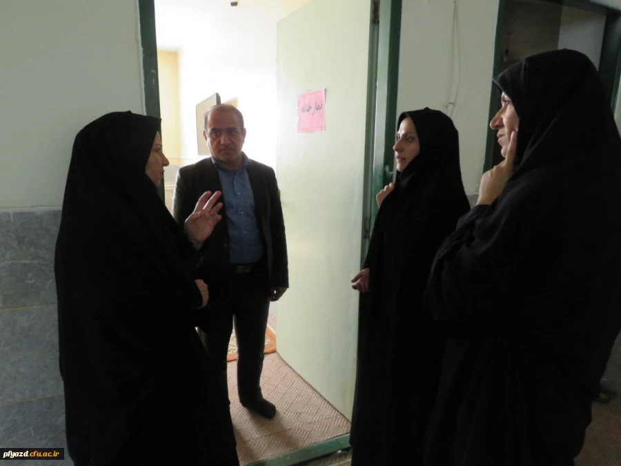 دیدار سرپرست پردیس با مدیر دبیرستان نمونه دولتی الزهرا (س) 9